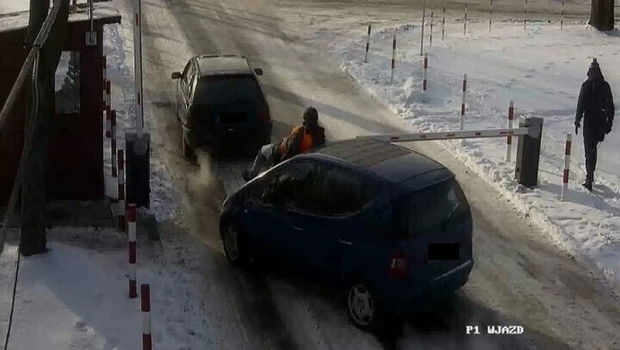 Nie zapłacił i potrącił parkingowego - [VIDEO]