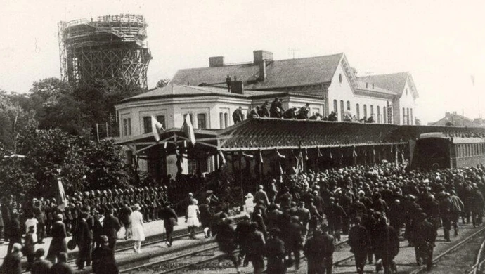 8 minut ze Słowackim na piotrkowskim dworcu