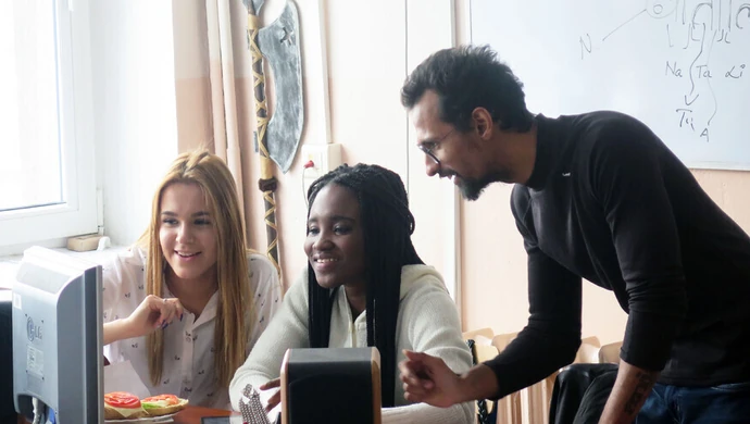 Studenci z Ghany i Indii na Piomie