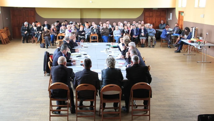 Reforma oświatowa podzieliła radnych, nauczycieli i mieszkańców
