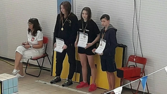 Cztery medale piotrkowskich Delfinków 