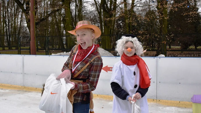 Przebierańcy na lodowisku