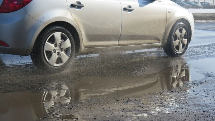 Żelazna, Roosevelta i Wojska Polskiego najbardziej dziurawe. Kiedy remonty? 