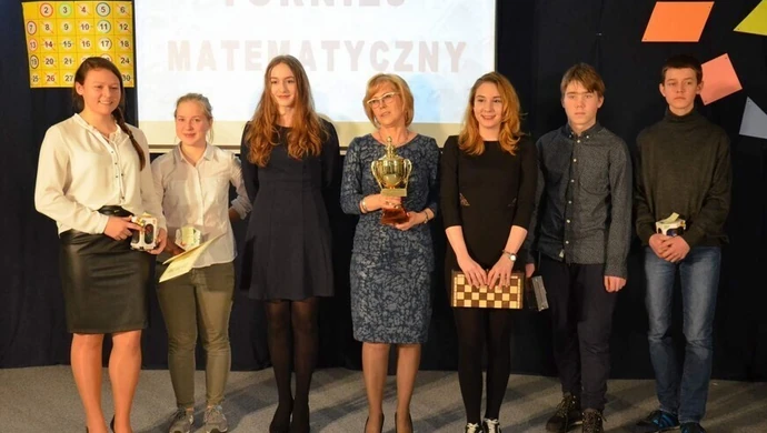 Puchar zostaje w Gimnazjum nr 5. Dawid Dróżdż Matematykiem Roku 2017