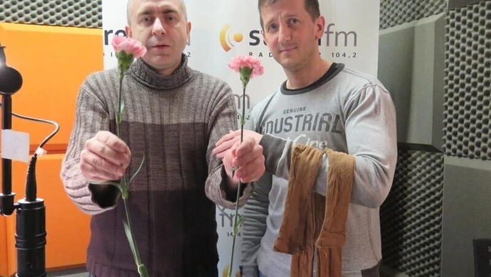 Goździki? Rajstopy? Co chciałybyście dostać na Dzień Kobiet? 