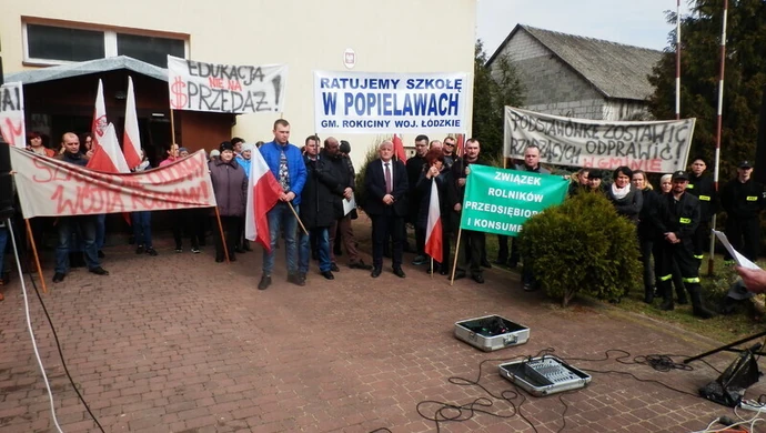 "Podstawówkę zostawić, rządzących odprawić" 