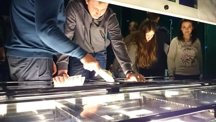 Uczniowie z Szydłowa weszli do skarbca NBP 