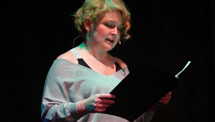 Dominika Ostałowska i poezja węgierska