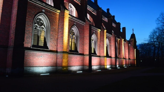 Kościół św. Floriana w Sulejowie z podświetleniem