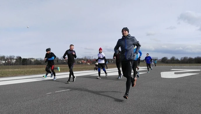 Znowu pobiegną na lotnisku