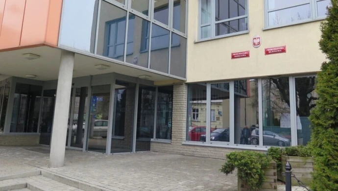 Dyrektor podpisał umowę z prezesem, czyli... sam ze sobą