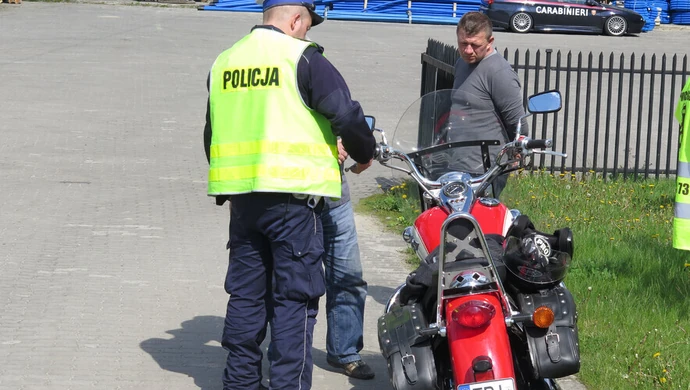 Stłuczka na Łódzkiej: motocyklista zderzył się z citroenem