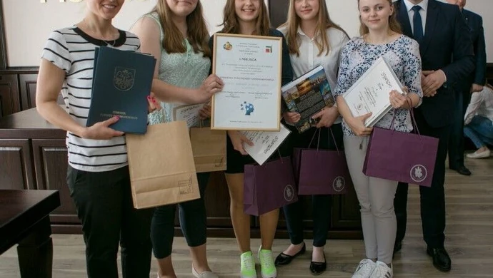 Publiczne Gimnazjum z Wolborza Omnibusem 