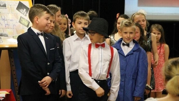 Uczniowie piotrkowskich podstawówek podążają śladami przodków 