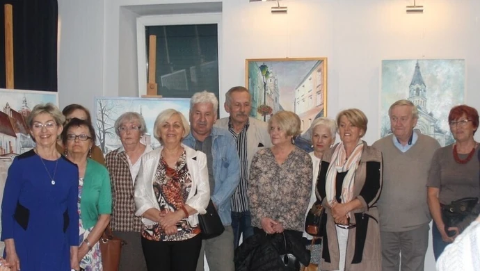 Wystawa plastyczna członków Klubu Seniora