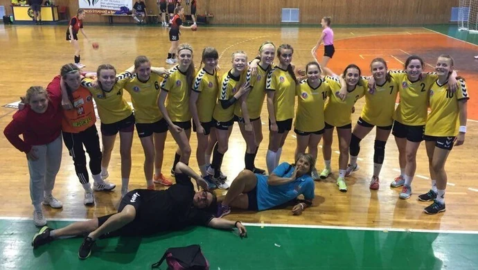 Młode szczypiornistki się rozkręcają