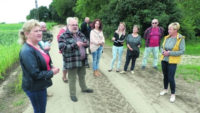 "Stracimy na tym wszyscy, zyska jedynie inwestor". Mieszkańcy Żarnowicy nie chcą chlewni