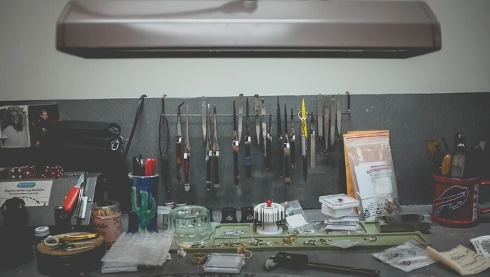 Mechaniku, zacznij naprawiać importowane samochody