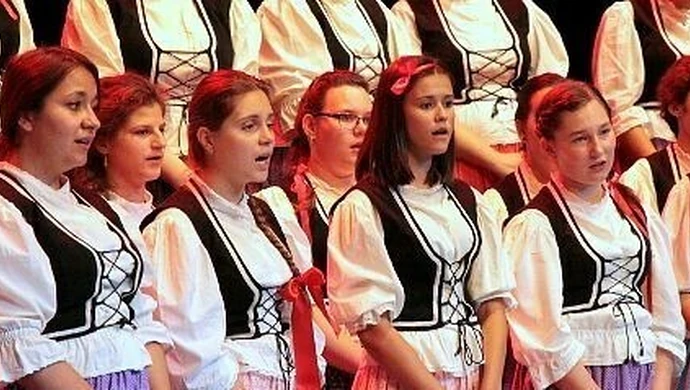 Dziewczęcy chór z Węgier z koncertami w regionie