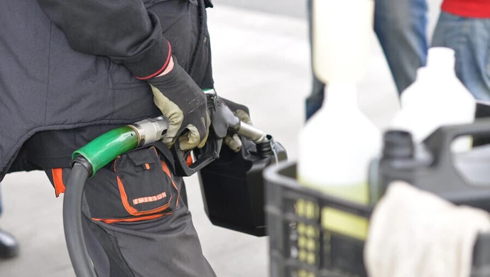 Nie będzie podwyżki cen paliw. Poseł PiS wyjaśnia, dlaczego