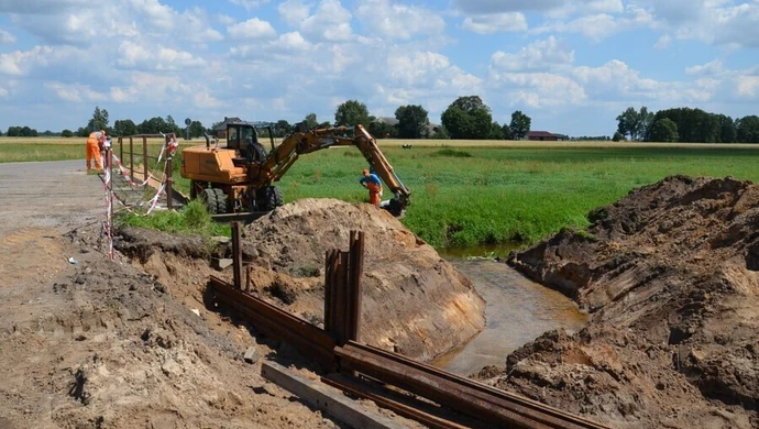 Rozpoczęto budowę mostu na Grabi 