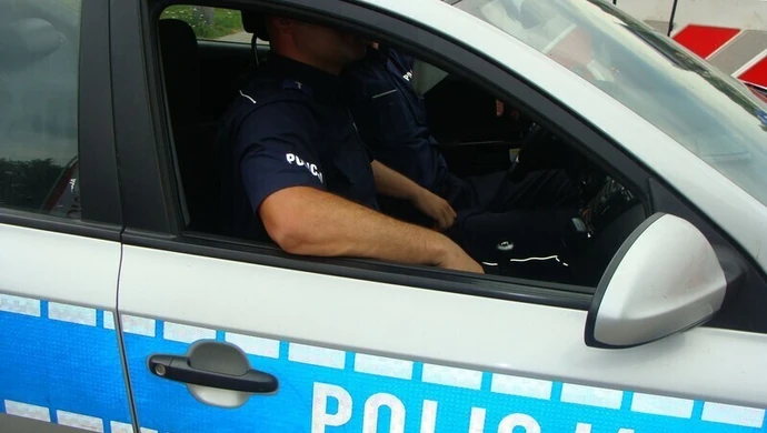 Przekroczył prędkość o prawie 50 km/h, miał w samochodzie marihuanę 