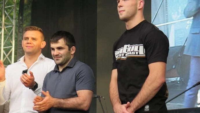 Kto docenia zapaśników?