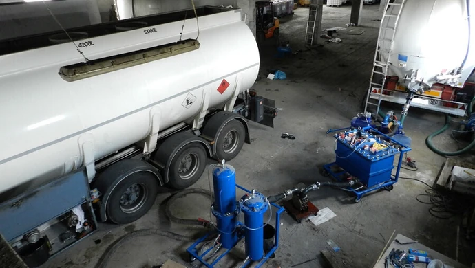 Przerabiali olej opałowy na napędowy