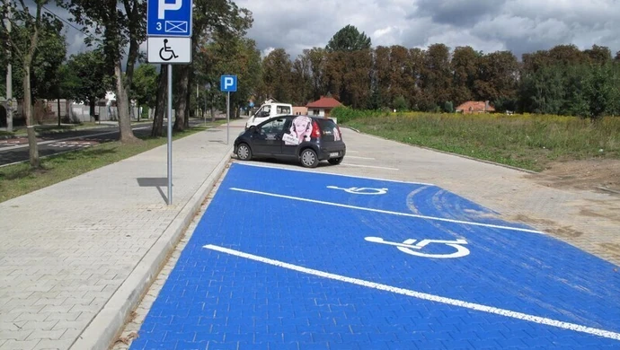 Za mało &#8222;kopert&#8221; przy cmentarzu? 