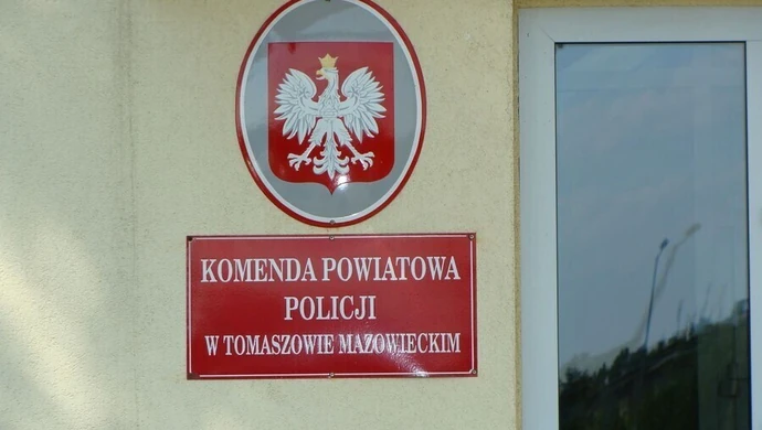 Policjanci ściągnęli desperata z torów 