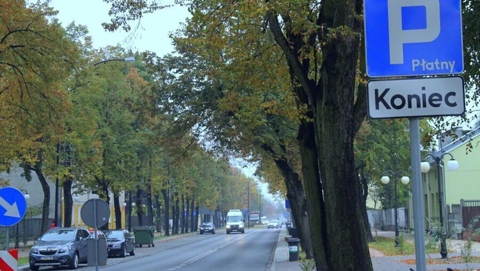 Strefa parkowania na razie bez opłat 