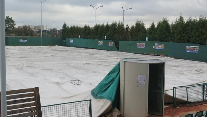 Piotrków. Hala balonowa uszkodzona