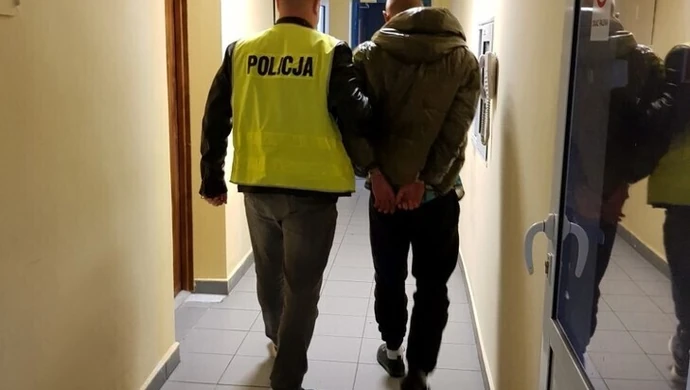 Ukradł perfumy, poturbował ochroniarza 