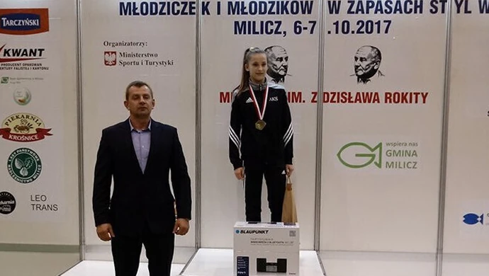 5 medali zapaśniczek AKS Piotrków