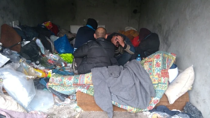 Zimno im niestraszne. Bezdomni w centrum Piotrkowa