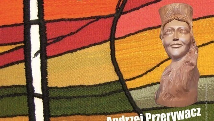 Rzeźba i gobelin w Galerii „U Panien” 