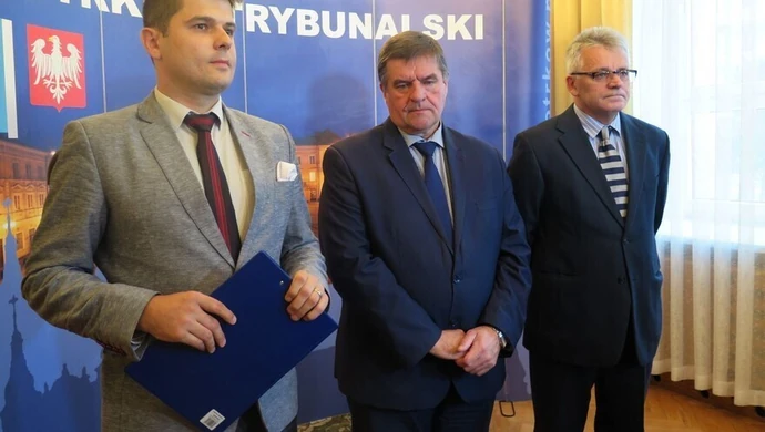 Odbijanie piłeczki w sprawie przychodni przy ul. Dmowskiego. Magistrat wydaje oświadczenie 