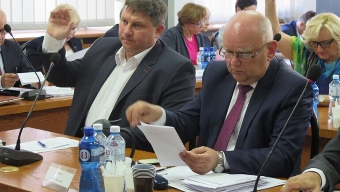 Czy prezydentów i wójtów znów będą wybierać rady?