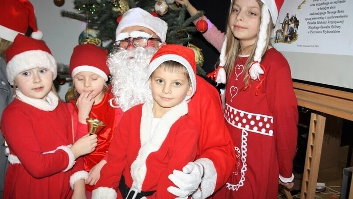 Mikołaj odwiedził dzieci z Ośrodka Edukacji Artystycznej MOK 