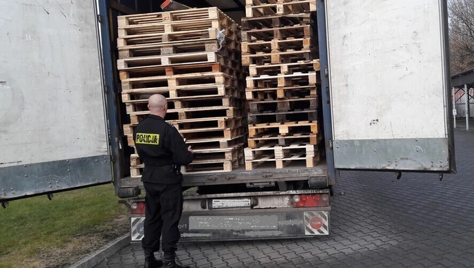 Kradli palety z miejsca pracy