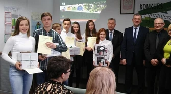 Gimnazjaliści z Zespołu Szkół w Srocku wśród najlepszych w województwie