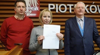 Opozycja się wypisuje 