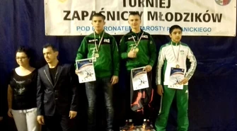 Młodzi zapaśnicy też "błyszczą"