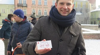 Rozdawali karty życia