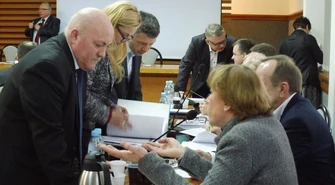 Nowa sieć szkół zatwierdzona. Radni PiS &#8222;wybuczeni&#8221; przez nauczycieli