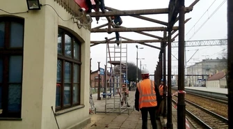 Trwa remont wiaty na dworcu PKP 