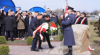 Prezydenci Polski i Węgier uczcili pamięć E. Sziklaya [GALERIA]