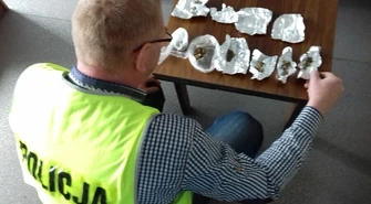 Skontrolowali mitsubishi, znaleźli biały proszek i marihuanę