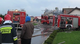 Płonęła stolarnia przy Twardosławickiej w Piotrkowie [AKTUALIZACJA]