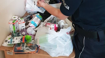 Chciał dorobić do emerytury, więc okradał sklepy budowlane